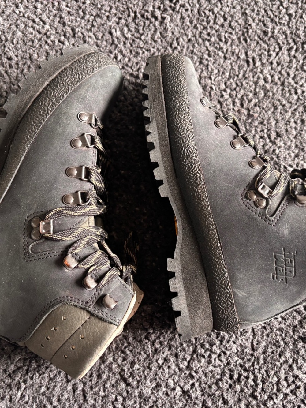 New Hanwag Premium Leather Hiking Boots (Vibram Sole) - Size EU 37